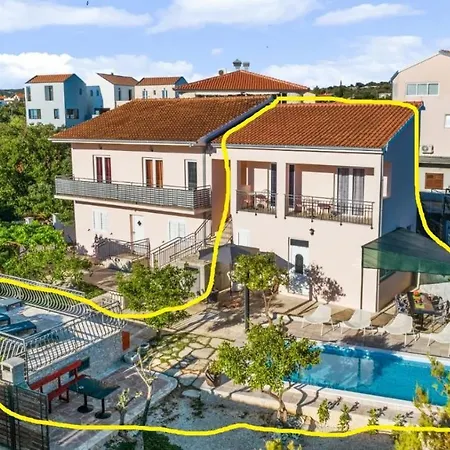 House Jakov 펜션 Ražanj