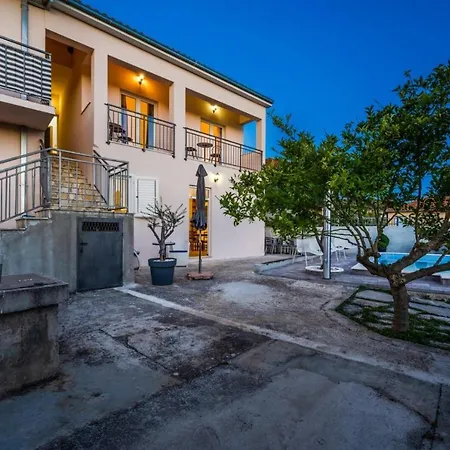 Nyaraló House Jakov *