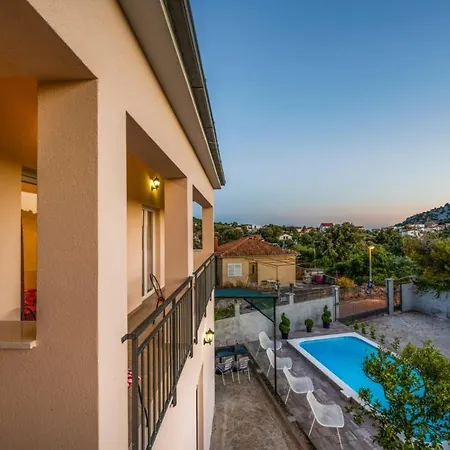 Nyaraló House Jakov Ražanj