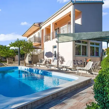 Nyaraló House Jakov *