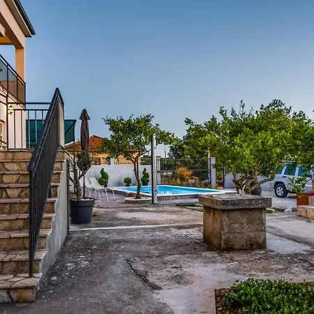 Nyaraló House Jakov Ražanj