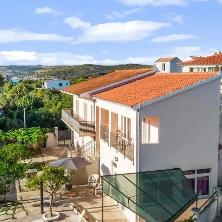 Nyaraló House Jakov