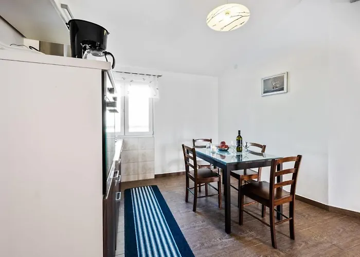 Nyaraló House Jakov *