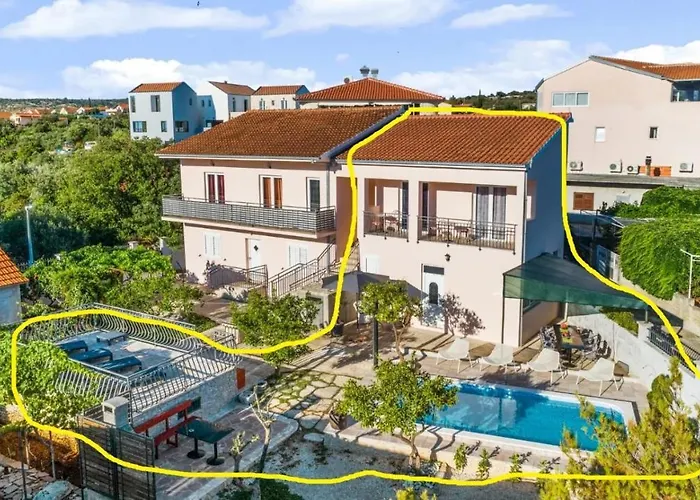 House Jakov Nyaraló Ražanj