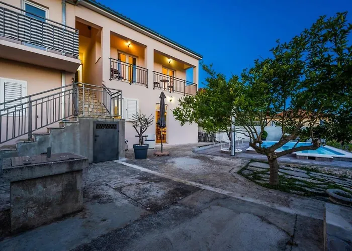 בית נופש House Jakov *