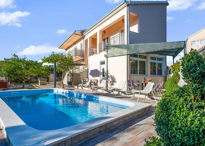 Nyaraló House Jakov *