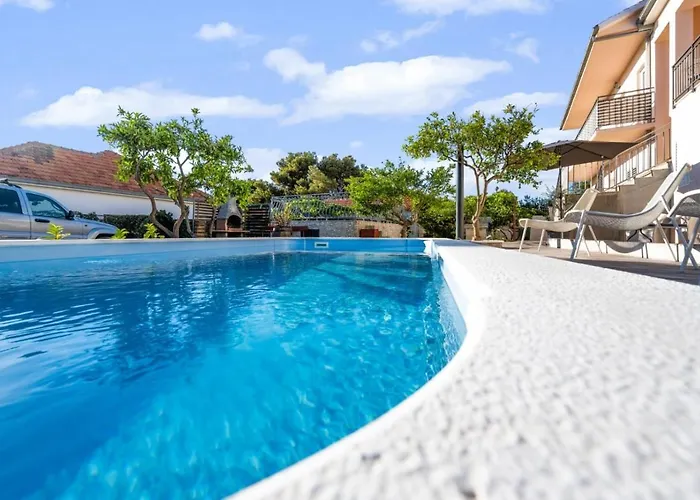 בית נופש House Jakov *