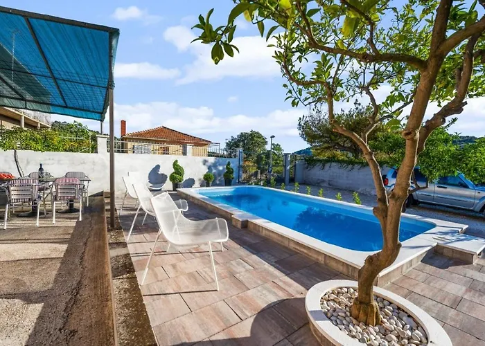 Nyaraló House Jakov *