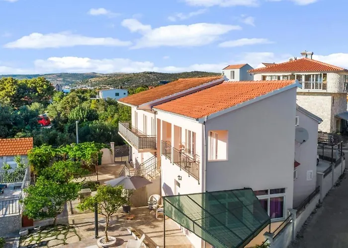 Nyaraló House Jakov